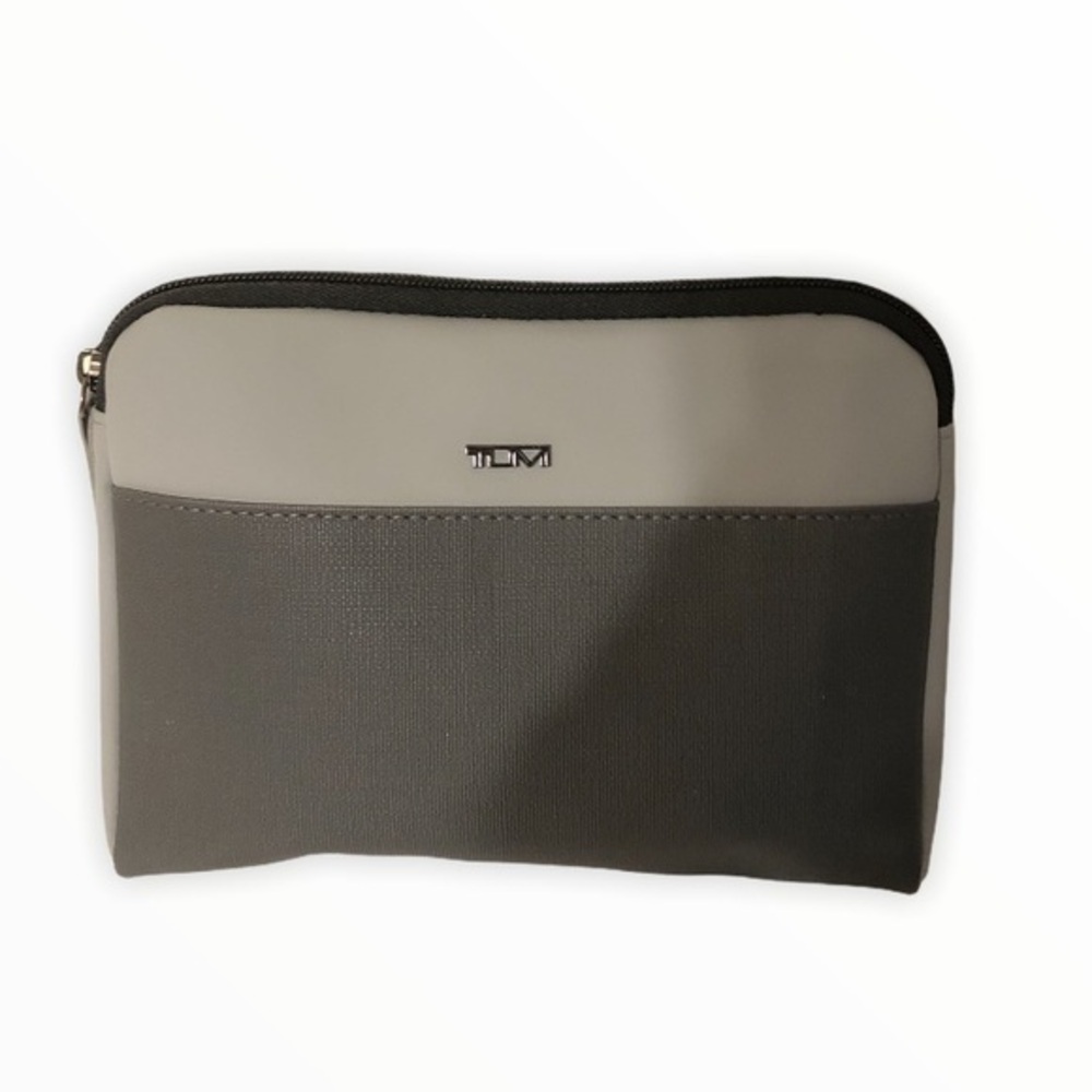 TUMI for Delta unisex cosmetic case